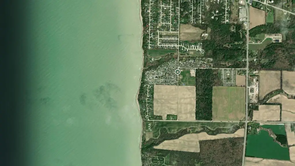 Aerial view of Paul Bunyan Lake Front Resort and surroundings