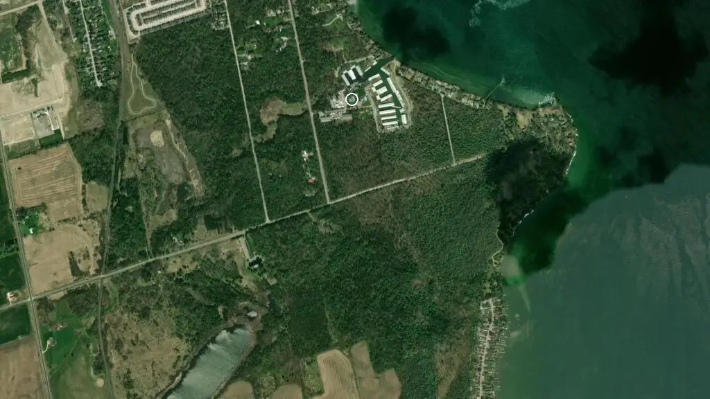 Aerial view of Lefroy Harbour Resorts Inc. and surroundings