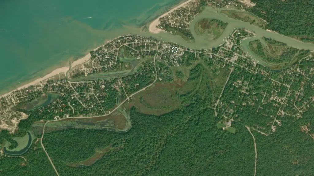Aerial view of Harbourside Family Trailer Park and surroundings