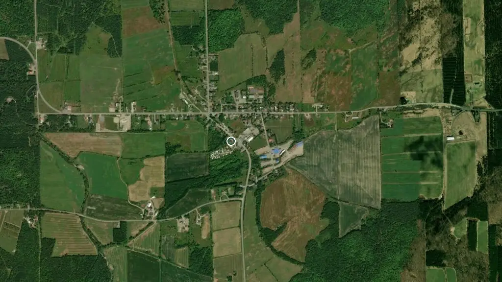 Aerial view of Camping Vert de Saint-Isidore-de-Clifton and surroundings