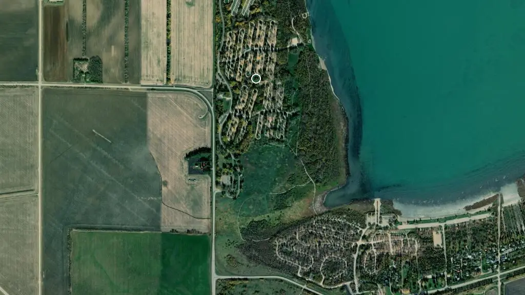 Aerial view of Aspen Beach Lakeview Campground and surroundings