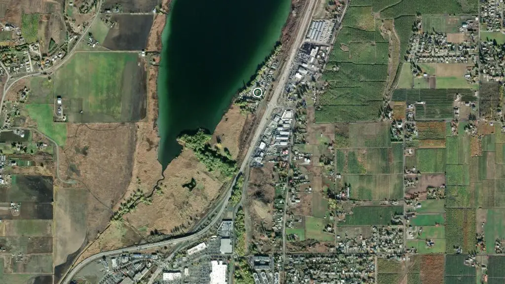Aerial view of Lake Front RV Park and surroundings
