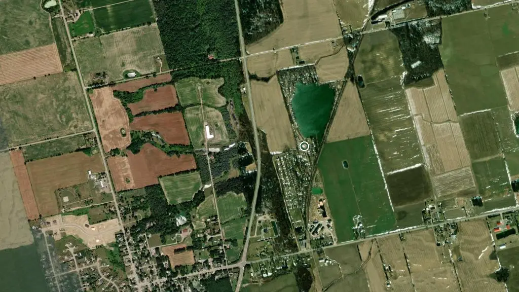 Aerial view of Willow Lake RV Resort (Scotland, ON) – A Sun Communities Resort and surroundings