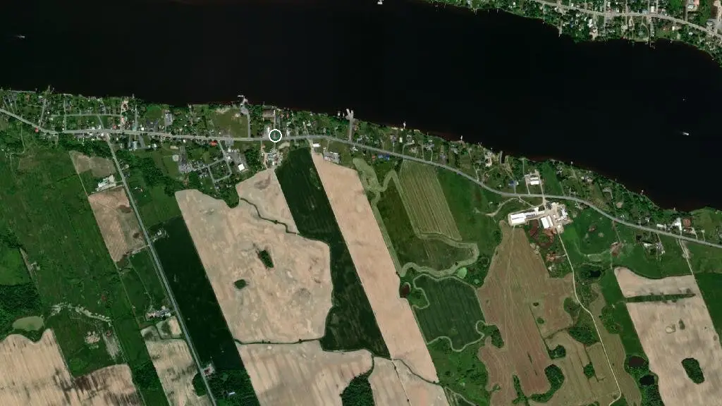 Aerial view of Camping Domaine Chartrand and surroundings