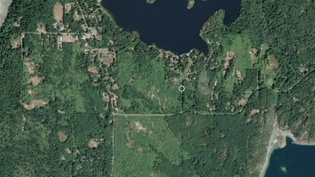 Aerial view of Mays Garden Glamping and surroundings